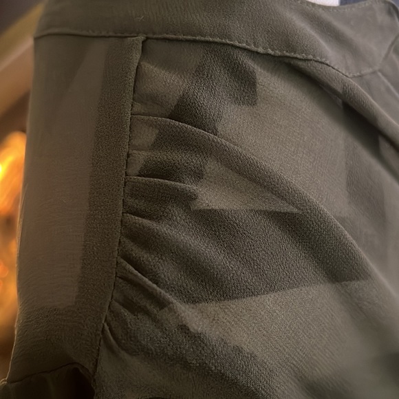 Beautiful Blouse - Picture 4 of 6